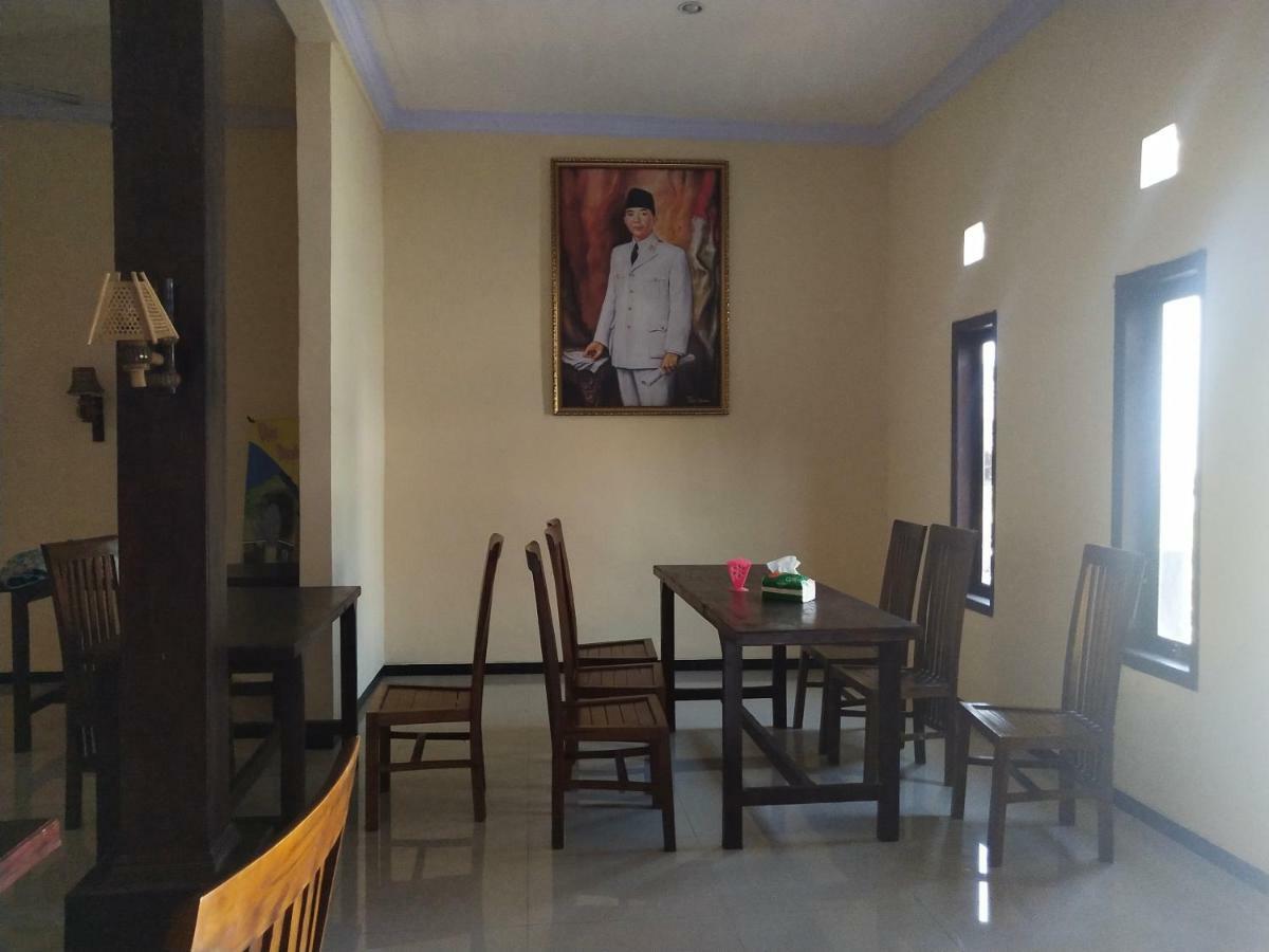 Surya Guest House Probolinggo Exteriör bild